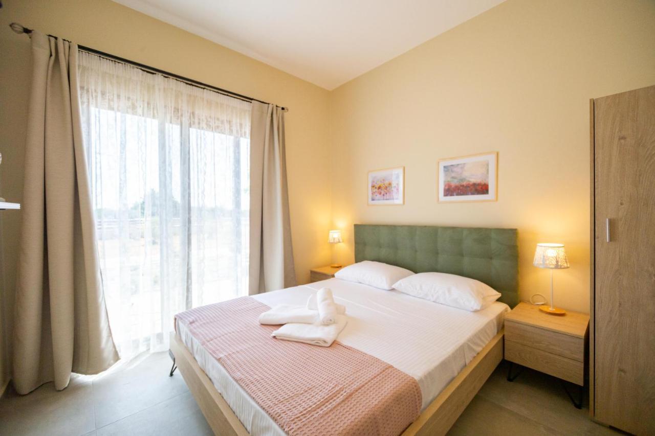 Varkes Suites 2 Nea Moudania Esterno foto